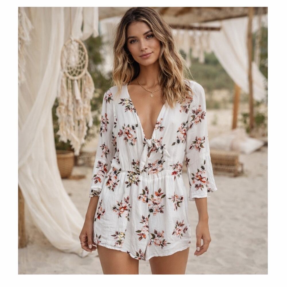 E&M White Floral Romper Playsuit Boho Bell Sleeves Coquette Romantic Chic Medium